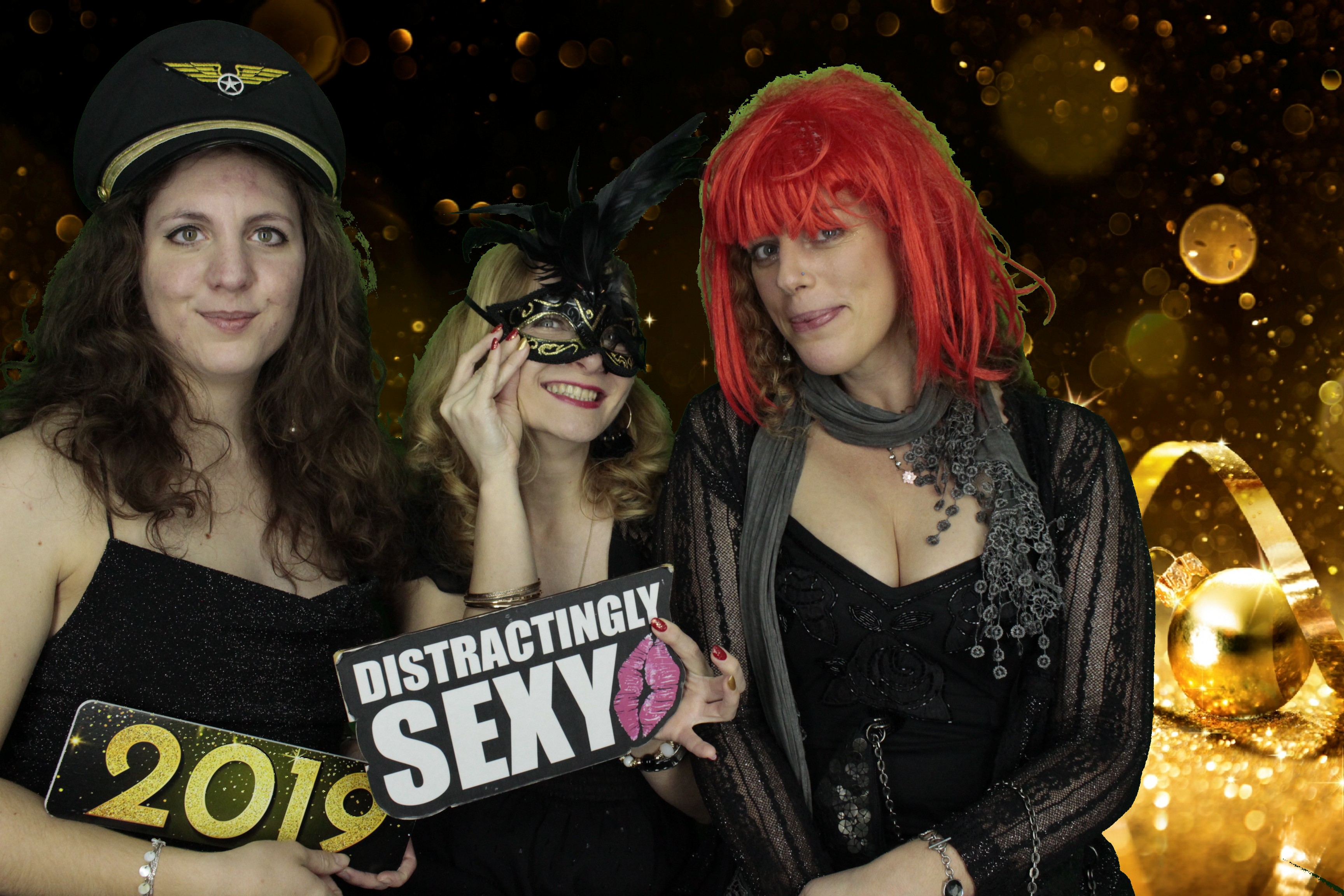 New Years Eve Party Silvermere | View more photos from the event at gallery.myphotoboothexperience.co.uk/u/MyPhotoBoothExperienceLtd/New-Years-Eve-Party-Silvermere